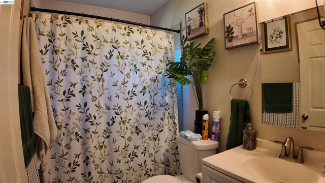 9957 Nebula Way, Sacramento, CA 95827