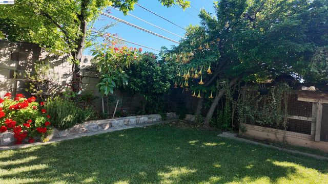 9957 Nebula Way, Sacramento, CA 95827