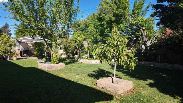 9957 Nebula Way, Sacramento, CA 95827