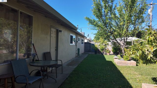 9957 Nebula Way, Sacramento, CA 95827