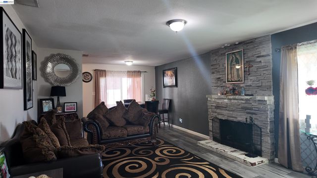 9957 Nebula Way, Sacramento, CA 95827