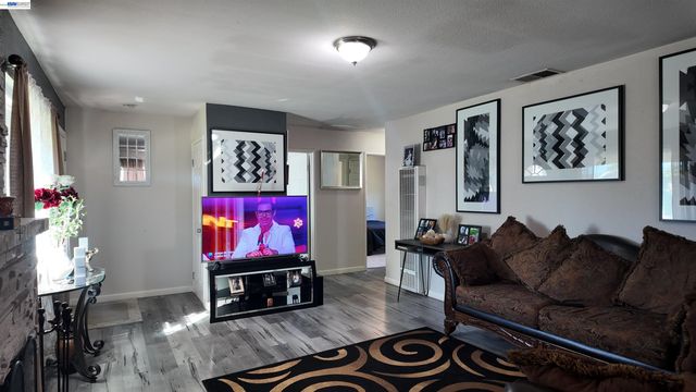 9957 Nebula Way, Sacramento, CA 95827