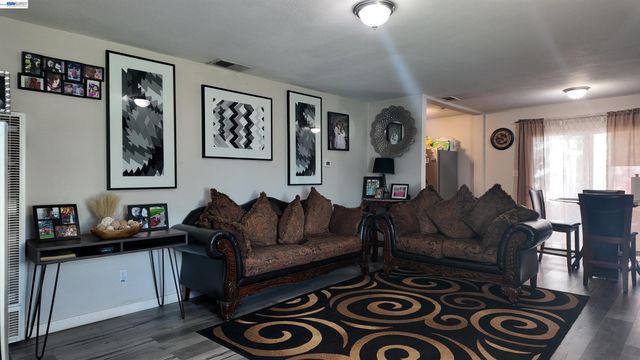 9957 Nebula Way, Sacramento, CA 95827