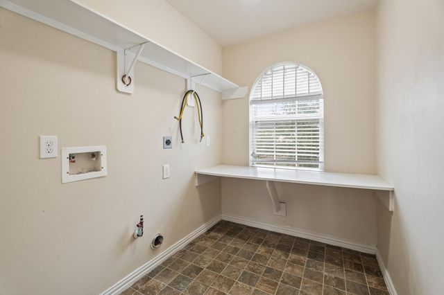 6605 Fallen Breeze Lane, Dickinson, TX 77539