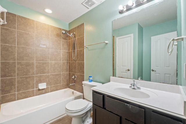 6605 Fallen Breeze Lane, Dickinson, TX 77539