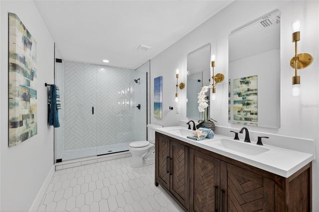 208 W HILDA STREET, Tampa, FL 33603