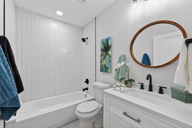 208 W HILDA STREET, Tampa, FL 33603