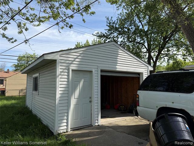 8499 Chapp Avenue, Warren, MI 48089