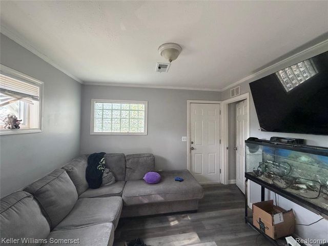 8499 Chapp Avenue, Warren, MI 48089