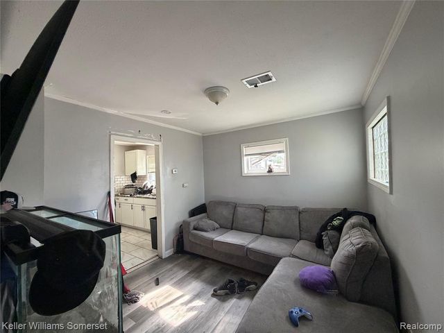 8499 Chapp Avenue, Warren, MI 48089