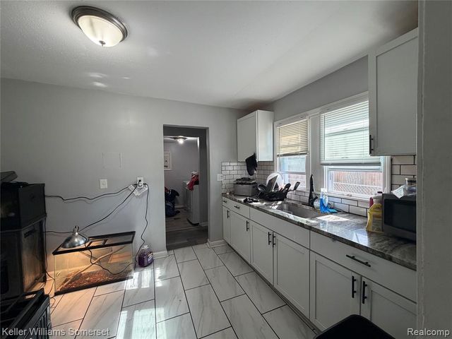 8499 Chapp Avenue, Warren, MI 48089