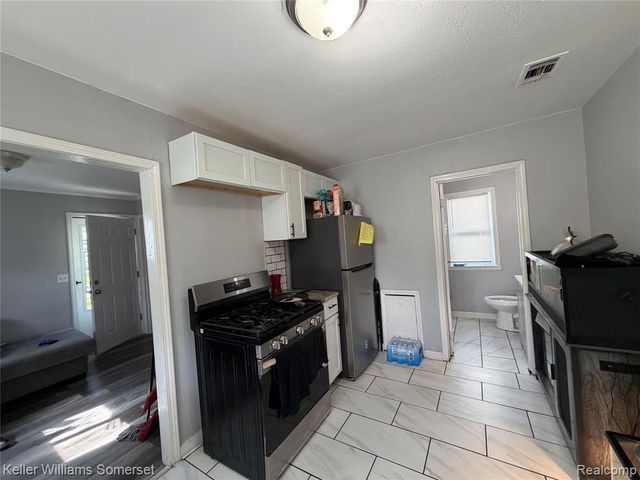 8499 Chapp Avenue, Warren, MI 48089