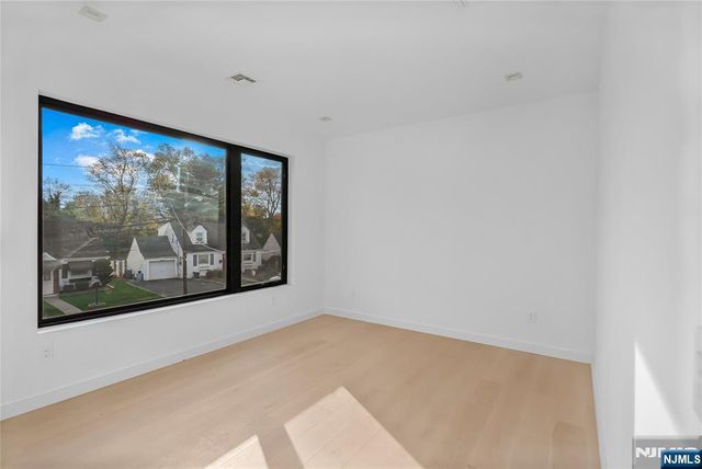 12-25 Eastern Drive, Fair Lawn, NJ 07410