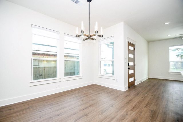 4101 Victoria Avenue B, Dickinson, TX 77539