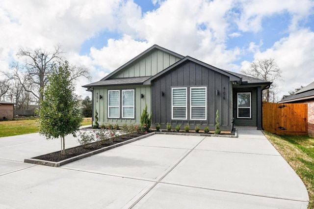 4101 Victoria Avenue B, Dickinson, TX 77539