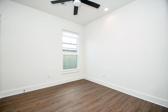 4101 Victoria Avenue B, Dickinson, TX 77539