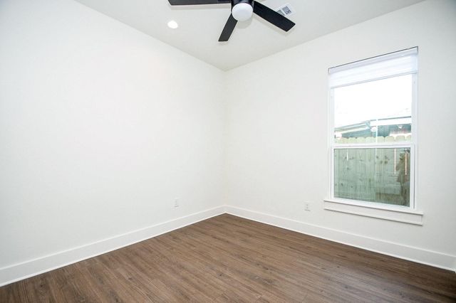 4101 Victoria Avenue B, Dickinson, TX 77539