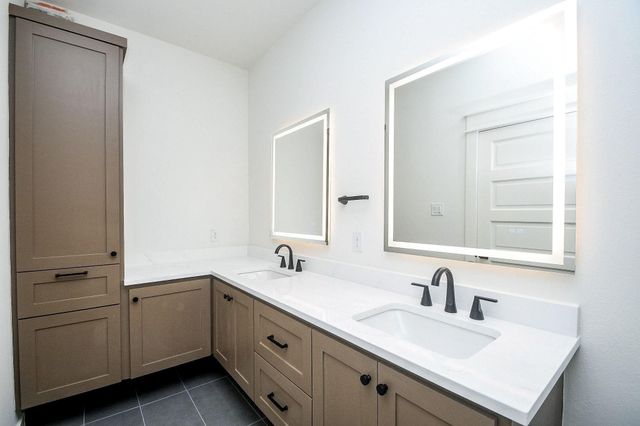 4101 Victoria Avenue B, Dickinson, TX 77539