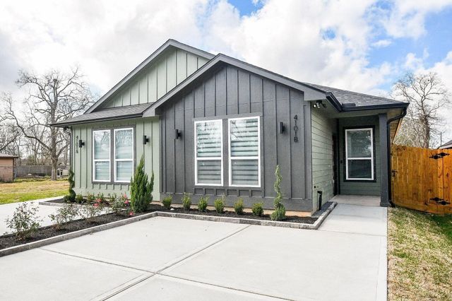 4101 Victoria Avenue B, Dickinson, TX 77539