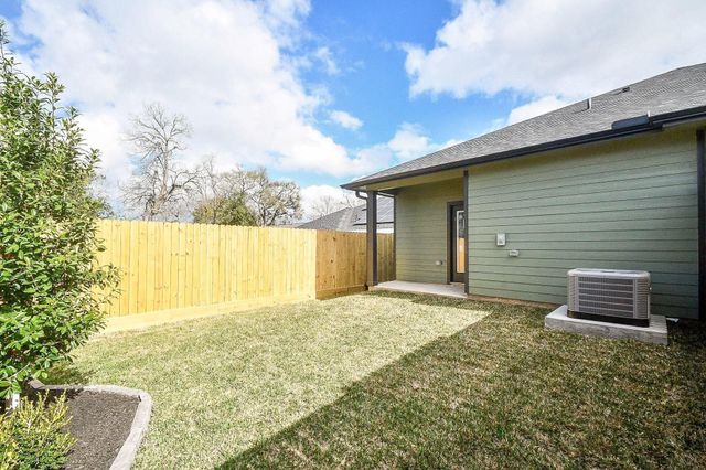 4101 Victoria Avenue B, Dickinson, TX 77539