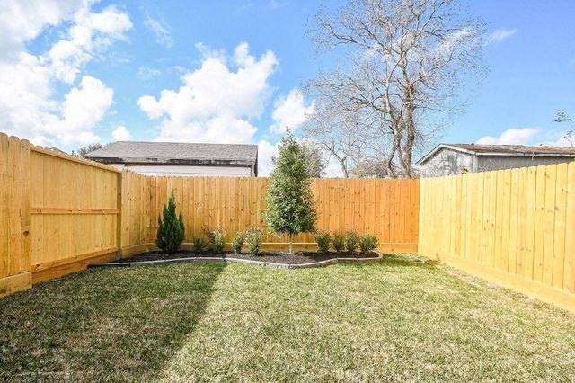 4101 Victoria Avenue B, Dickinson, TX 77539
