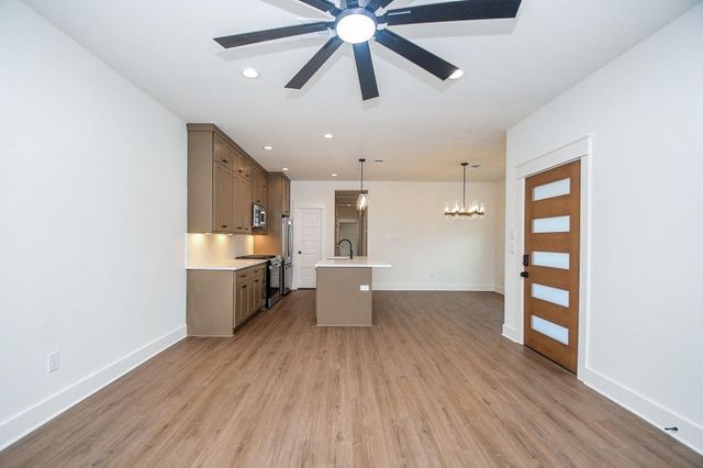 4101 Victoria Avenue B, Dickinson, TX 77539