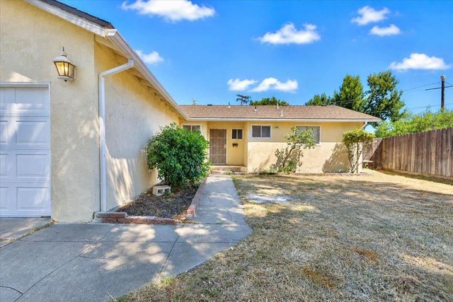 2061 Juanita Ct, Modesto, CA 95350