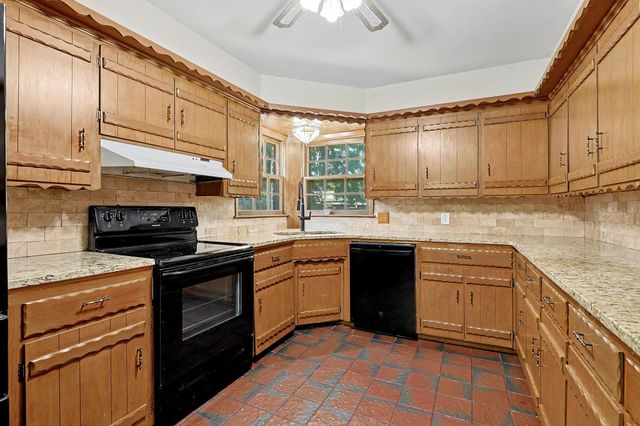6414 E 12th St, Wichita, KS 67206