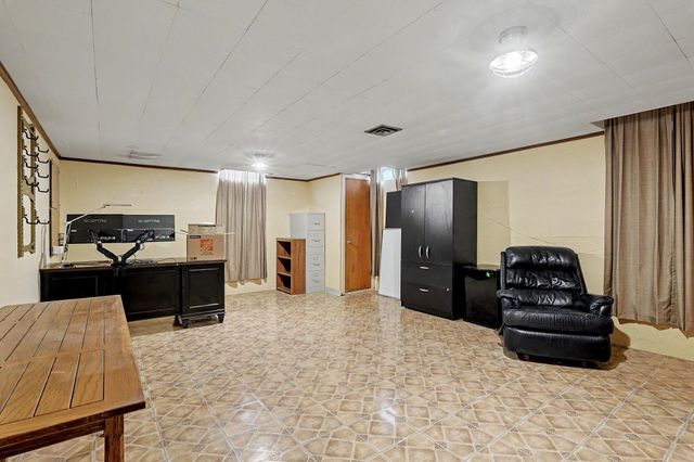 6414 E 12th St, Wichita, KS 67206