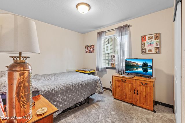 299 Cardinal LN, Spirit Lake, ID 83869