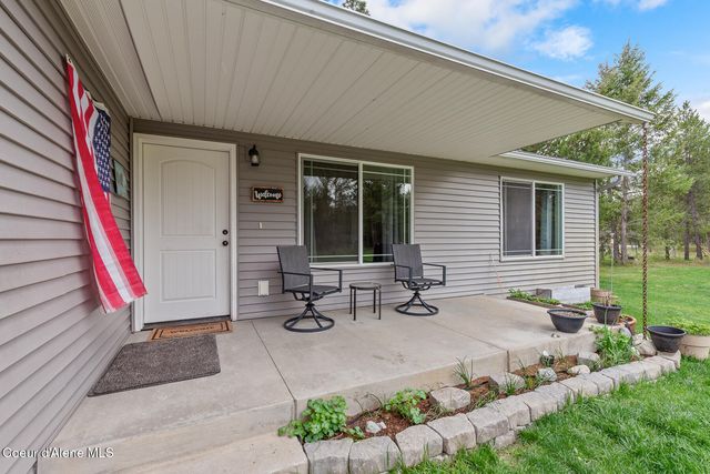299 Cardinal LN, Spirit Lake, ID 83869