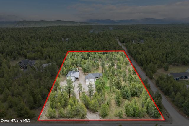 299 Cardinal LN, Spirit Lake, ID 83869