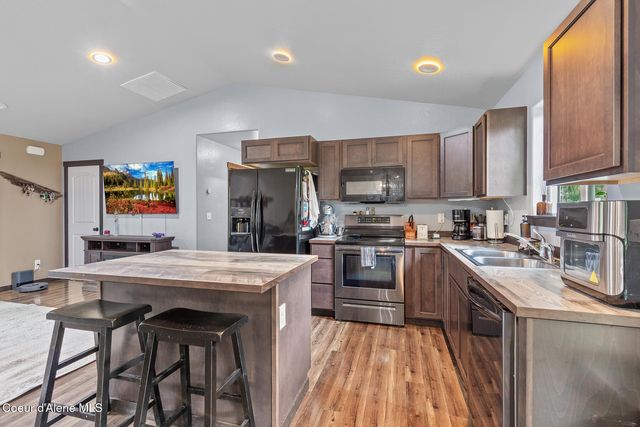 299 Cardinal LN, Spirit Lake, ID 83869