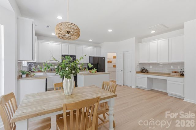 2700 Piersland Drive, Matthews, NC 28104