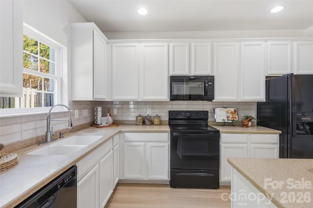 2700 Piersland Drive, Matthews, NC 28104