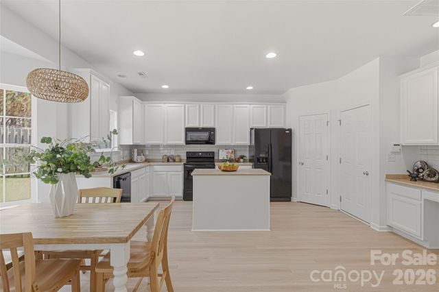 2700 Piersland Drive, Matthews, NC 28104