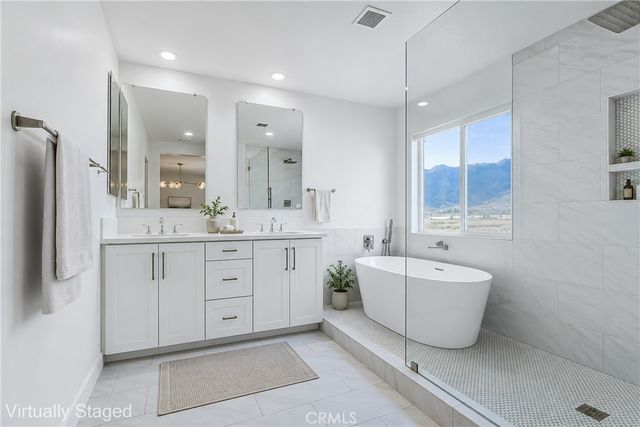 15740 Parry Peak Drive, Fontana, CA 92336