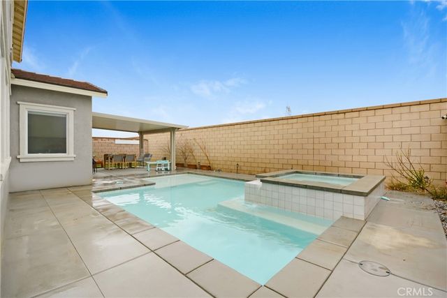 15740 Parry Peak Drive, Fontana, CA 92336