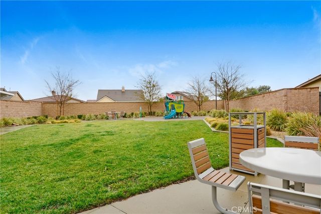 15740 Parry Peak Drive, Fontana, CA 92336