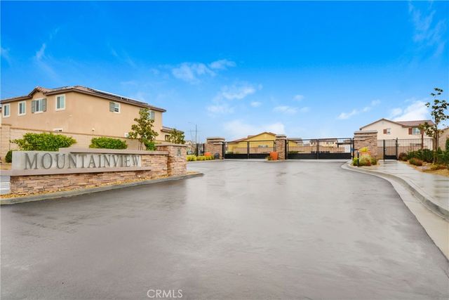 15740 Parry Peak Drive, Fontana, CA 92336