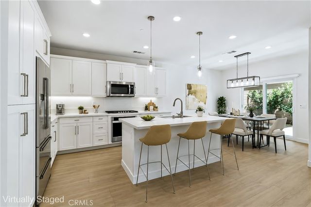 15740 Parry Peak Drive, Fontana, CA 92336
