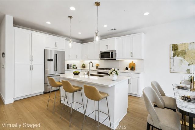 15740 Parry Peak Drive, Fontana, CA 92336
