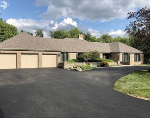 36 Seneca Avenue E, Hawthorn Woods, IL 60047