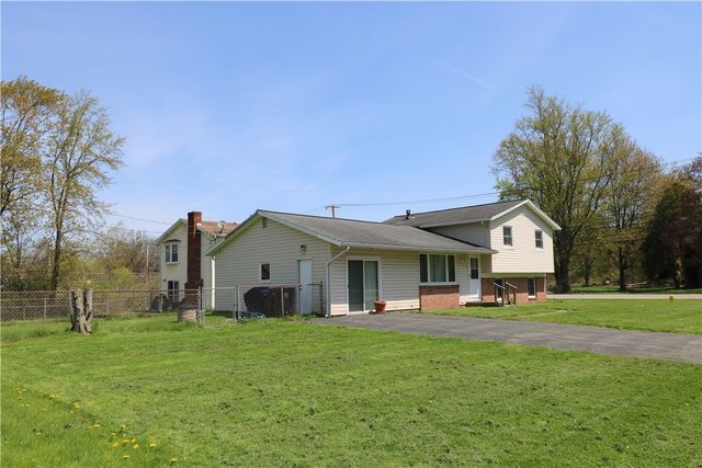 4 Mercury Drive, Gates, NY 14624