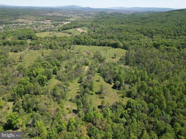 251 BARCLAYS RUN LN, Gore, VA 22637
