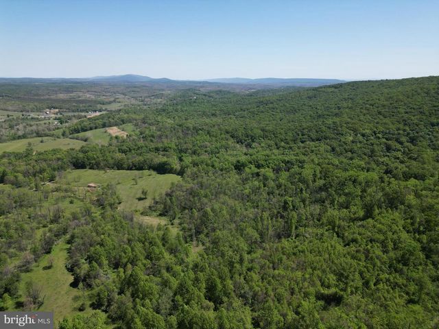 251 BARCLAYS RUN LN, Gore, VA 22637