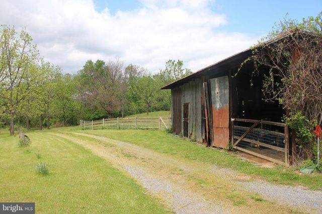 251 BARCLAYS RUN LN, Gore, VA 22637