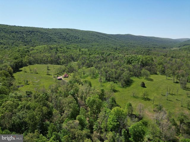 251 BARCLAYS RUN LN, Gore, VA 22637