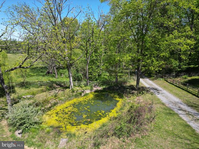 251 BARCLAYS RUN LN, Gore, VA 22637