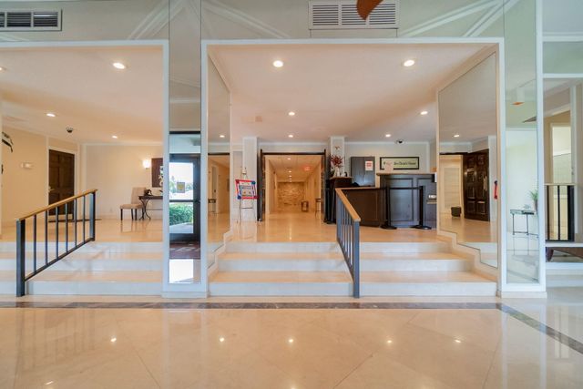 5600 N Flagler Drive 2201, West Palm Beach, FL 33407